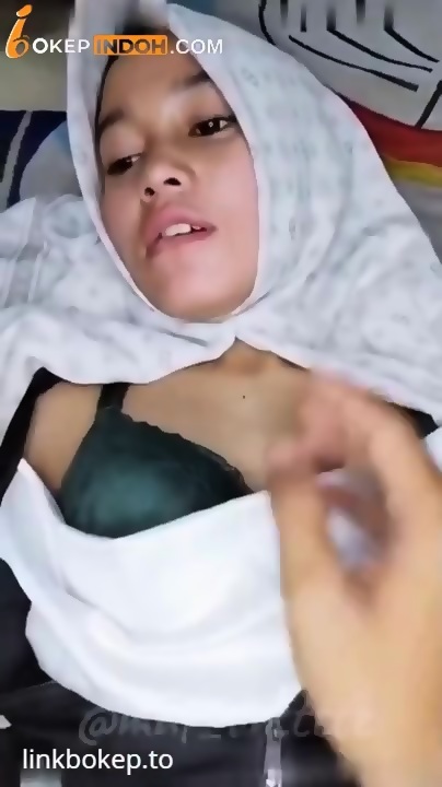 Indonesia Viral Jilbab Lagi Jalan Jalan Ama Ayang Tiba Tiba S4nge Munta Di Sefongin Di Toilet Umum